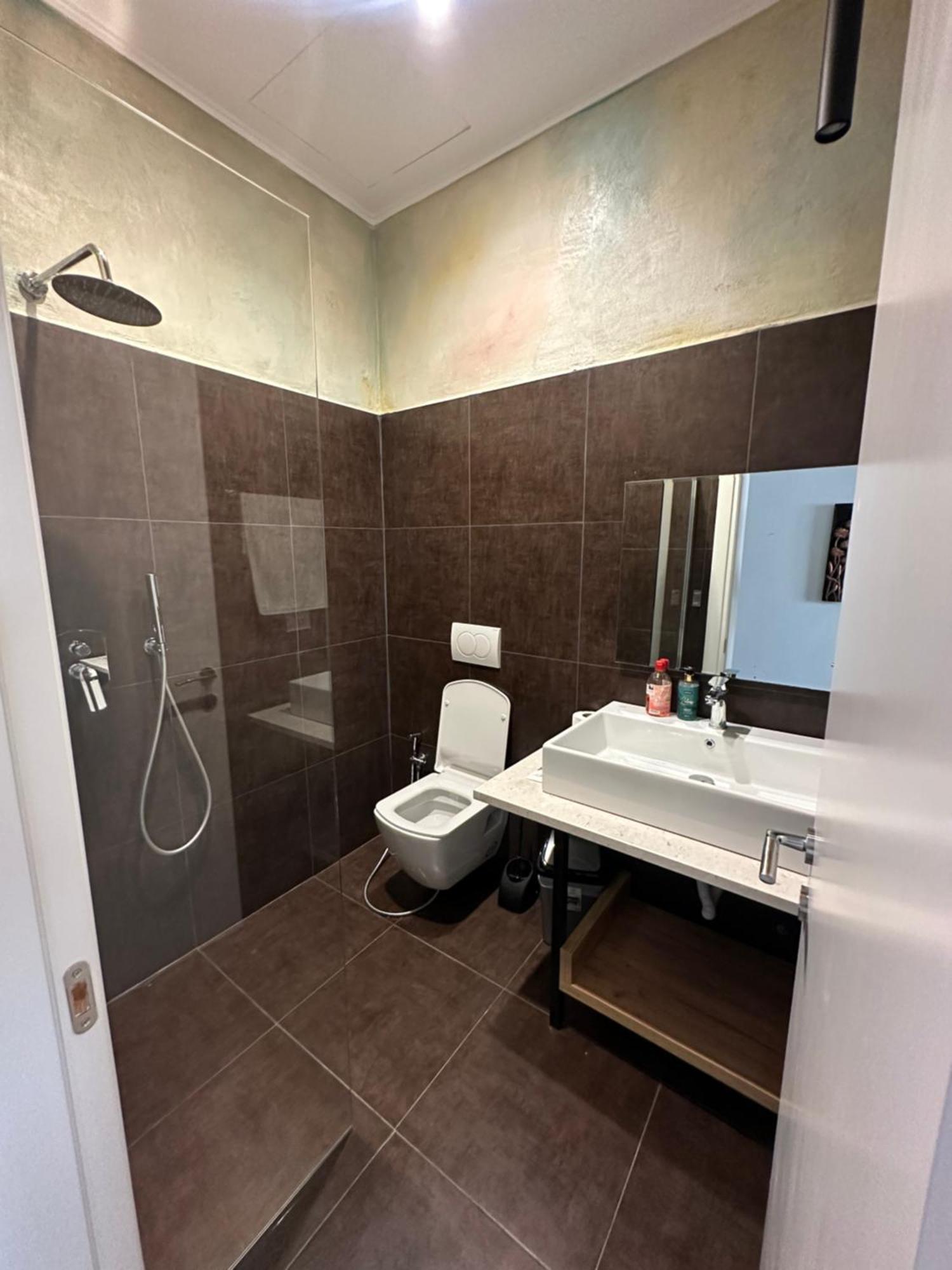 Central Comfort Suites Tirana Exterior foto