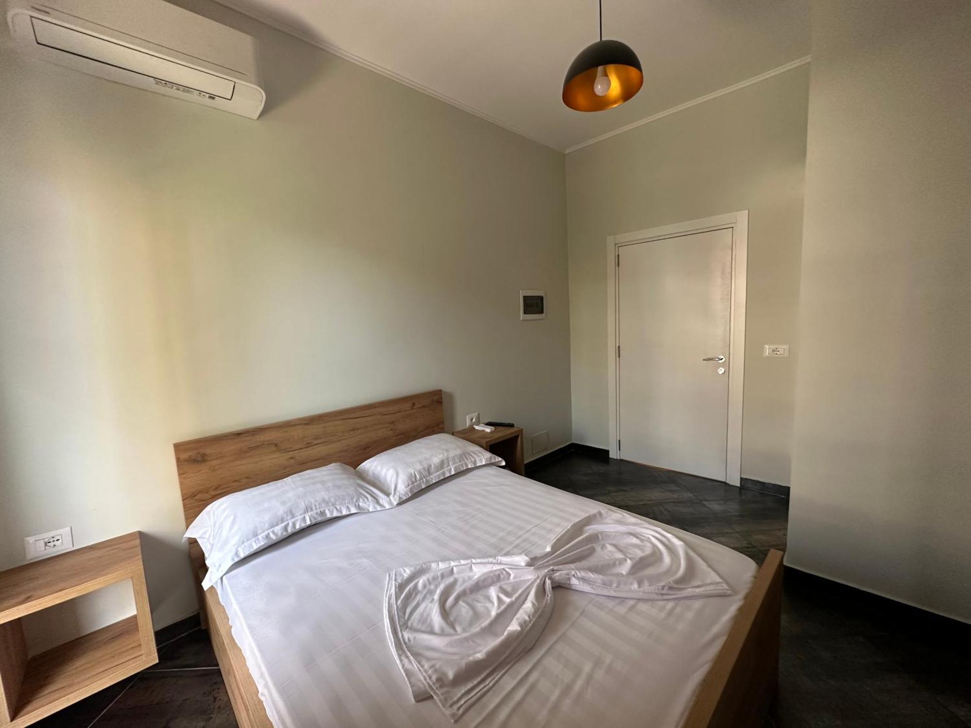 Central Comfort Suites Tirana Exterior foto