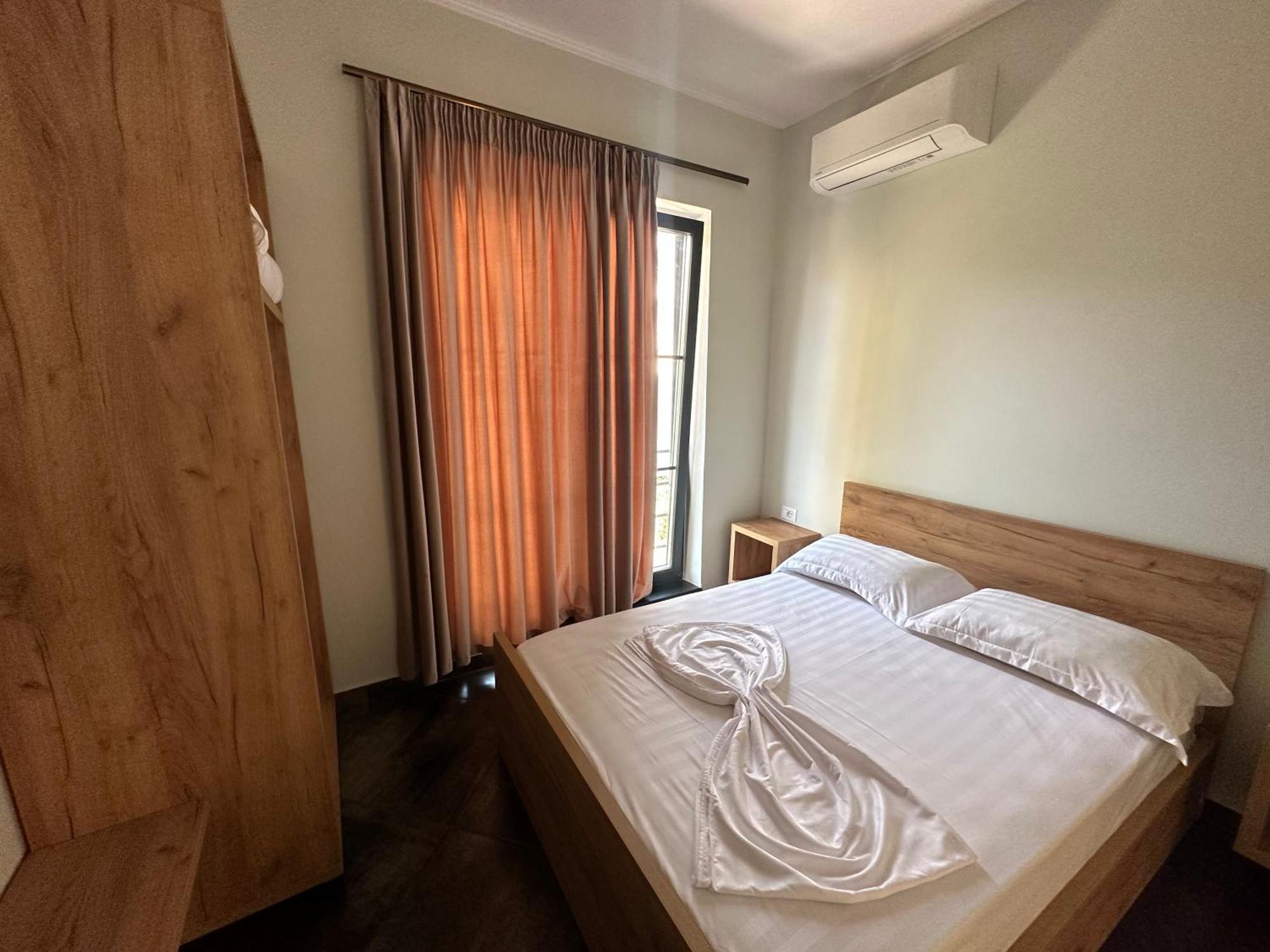 Central Comfort Suites Tirana Exterior foto